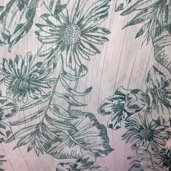 Lily white M/L floral kimono flowy & ties at sides - Picture 2 of 2